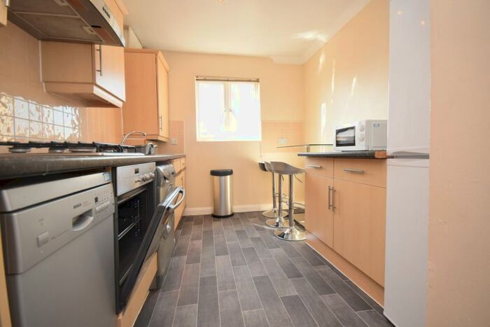 3 Bedroom Flat To Rent In Mosquito Way, Hatfield, AL10