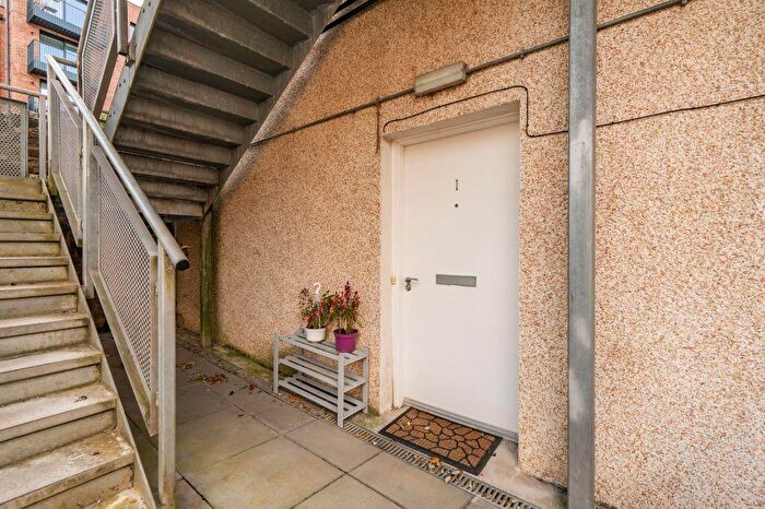 1 Bedroom Flat For Sale In Watson Crescent Lane, Edinburgh, EH11
