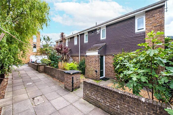 3 Bedroom Semi-Detached House To Rent In Ardleigh Road, London, N1