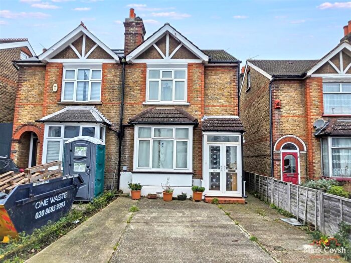3 Bedroom Semi Detached House For Sale In Hook Road, Epsom, KT19
