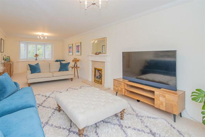 5 Bedroom Detached House For Sale In Bates Close, Market Harborough, LE16