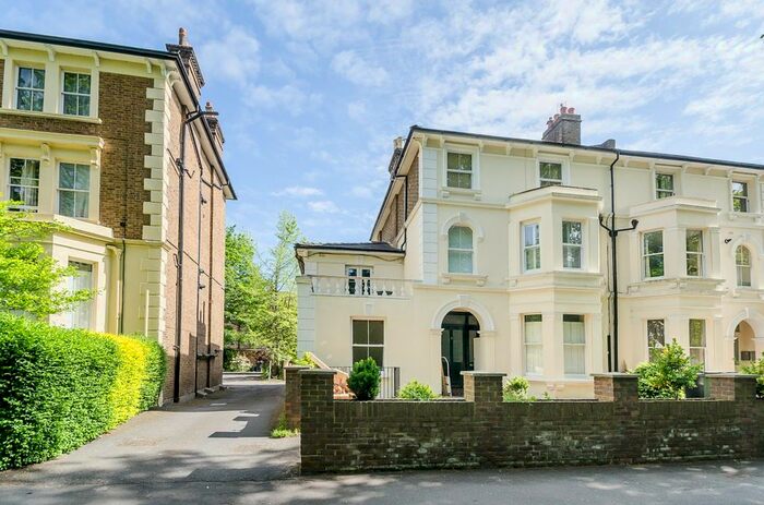 1 Bedroom Flat To Rent In Grove Crescent, Kingston Upon Thames, KT1