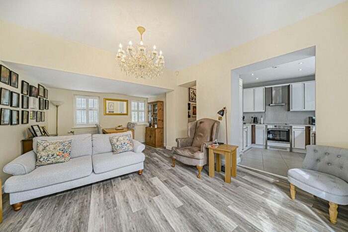2 Bedroom Flat For Sale In Bunstone Hall, Chapel Drive, Dartford, DA2