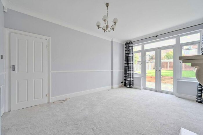 4 Bedroom Semi-Detached House To Rent In Baring Road, Lee, London, SE12