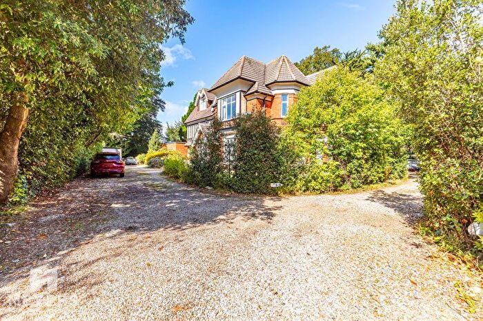 2 Bedroom Flat For Sale In Cavendish Road, Bournemouth, BH1