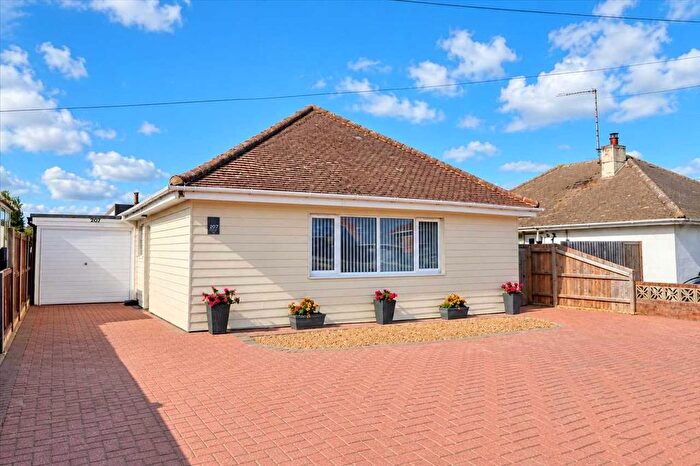 3 Bedroom Bungalow For Sale In Fully Refurbished Bungalow, Walton On The Naze, CO14