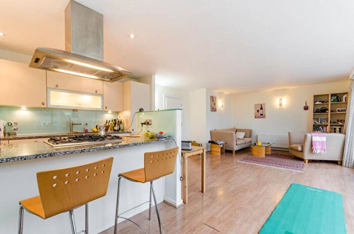 1 Bedroom Flat To Rent In Cold Harbour, Canary Wharf, London, E14