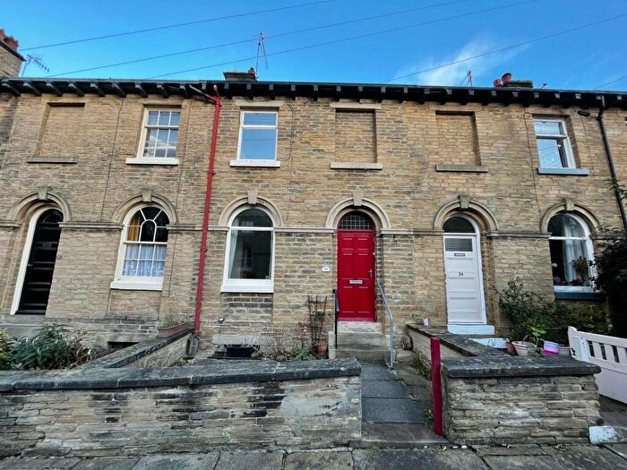 2 Bedroom House To Rent In George Street, Shipley, West Yorkshire, BD18