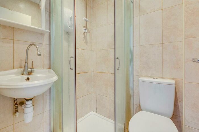 Apartment To Rent In Lydford Road, London, NW2