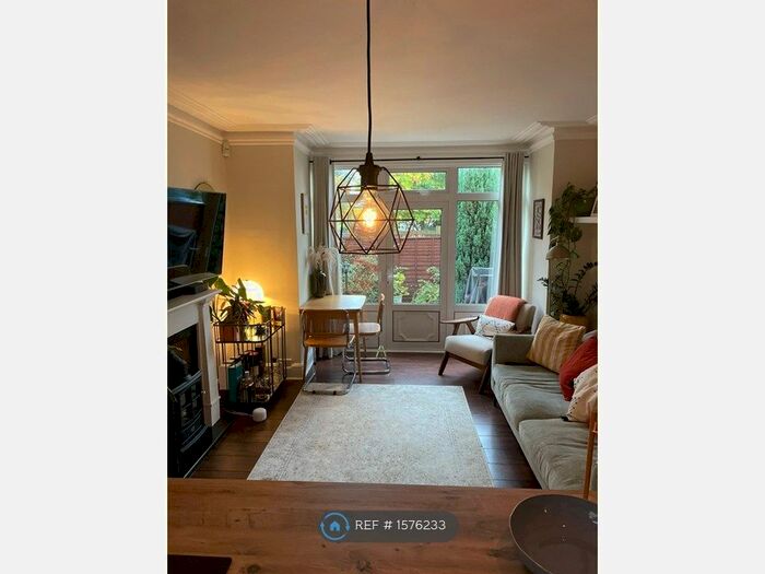 2 Bedroom Flat To Rent In Elvendon Road, London, N13