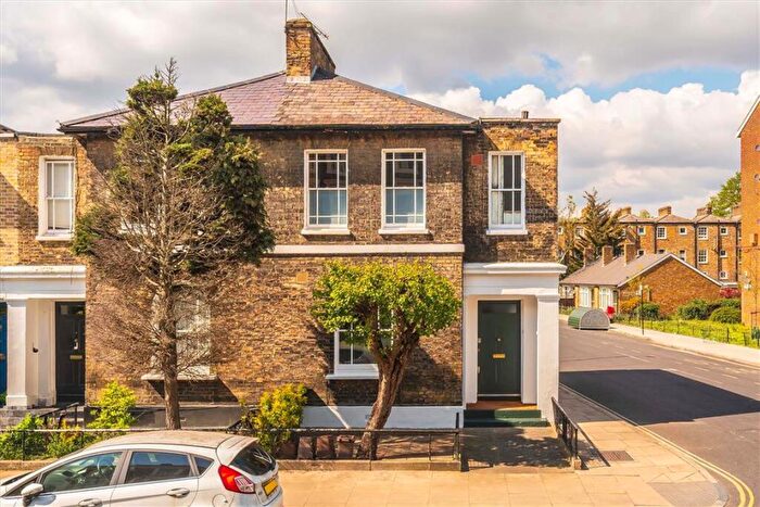 2 Bedroom End Of Terrace House For Sale In Lorrimore Road, Walworth, SE17