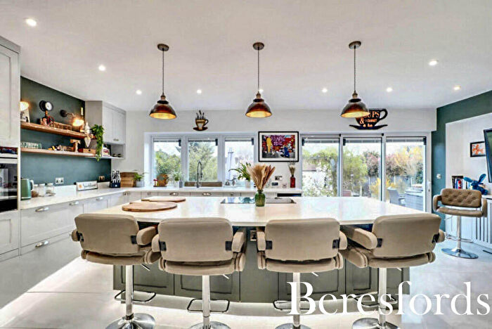 4 Bedroom Detached House For Sale In Homeway, Romford, RM3