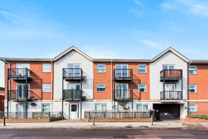 2 Bedroom Flat To Rent In Croydon Road, Beckenham, BR3