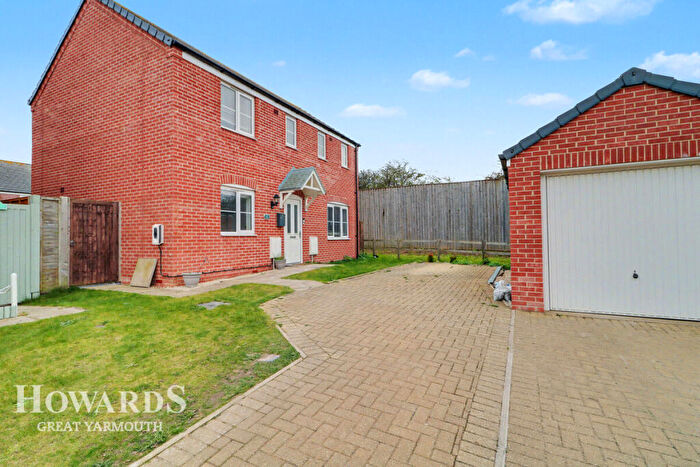 3 Bedroom Detached House For Sale In Thurston Close, Ormesby, NR29