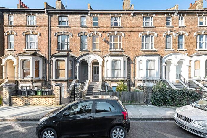 2 Bedroom Flat To Rent In Coverdale Road, London, W12