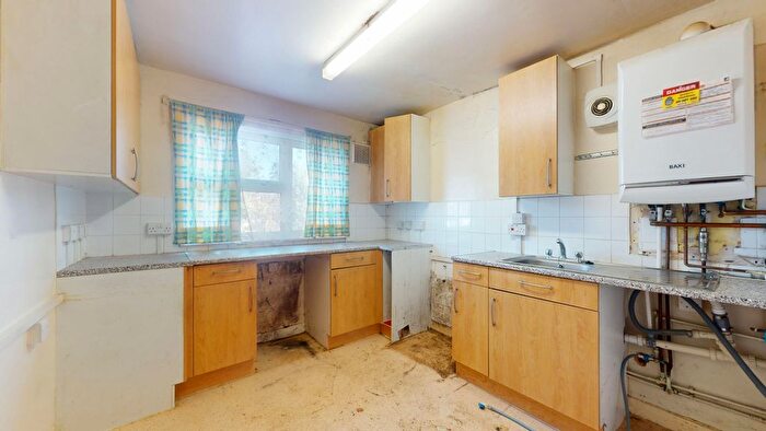 1 Bedroom Flat For Sale In Fairweather Close, Clyde Road, London, N15