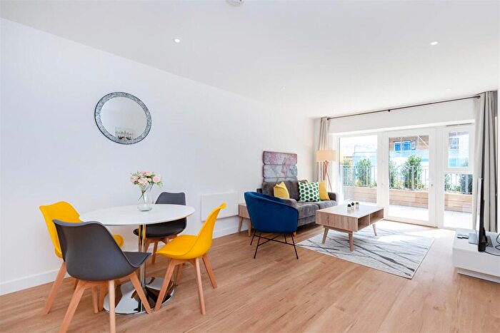 2 Bedroom Flat To Rent In Fermont House, Beaufort Square, Barnet, NW9