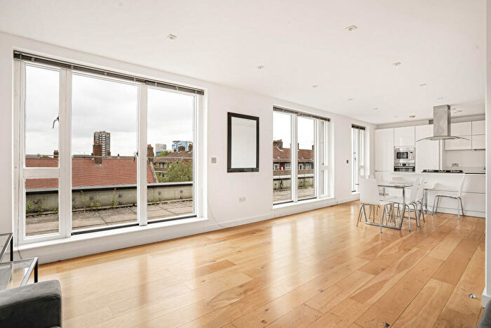 3 Bedroom Apartment To Rent In Heneage Street, Aldgate East, London, E1