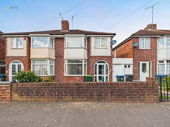 3 Bedroom Semi-detached House For Sale In Bowstoke Road, Great Barr, Birmingham, B43