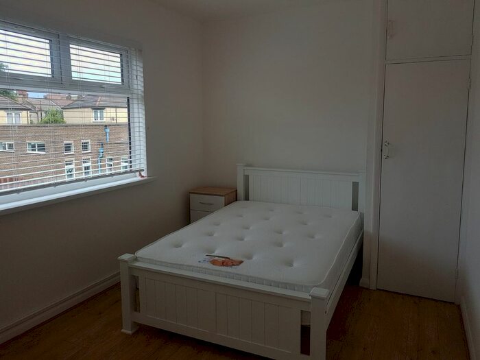 1 Bedroom Detached House To Rent In Broadwater Road, London, SW17