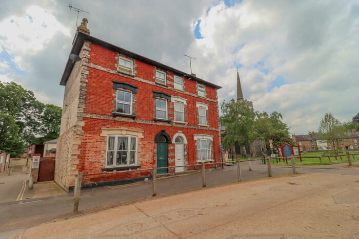 1 Bedroom Ground Flat To Rent In St Marys Square, Newmarket, CB8