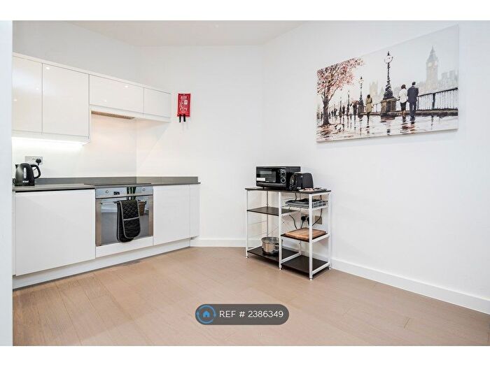 1 Bedroom Flat To Rent In Ziggurat House, St Albans, AL1