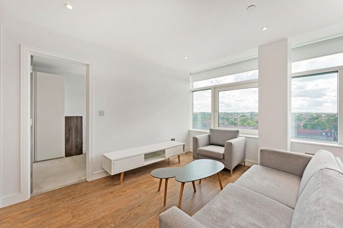 2 Bedroom Flat To Rent In Northpoint, Ewell Road, Surbiton, KT6