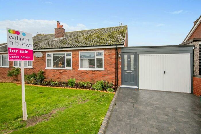2 Bedroom Detached Bungalow For Sale In Woodlands, Great Oakley, Harwich, CO12
