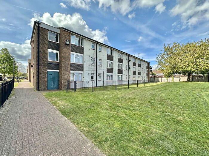 1 Bedroom Flat To Rent In Convent Way, Southall, UB2