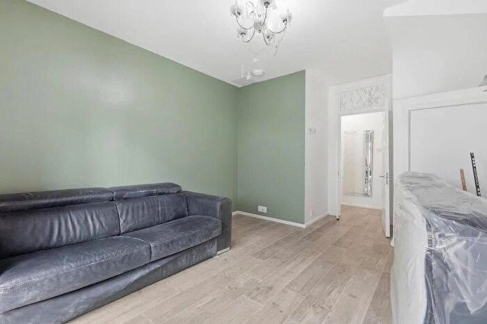 4 Bedroom Terraced House To Rent In Wrights Road, Bow, London, E3