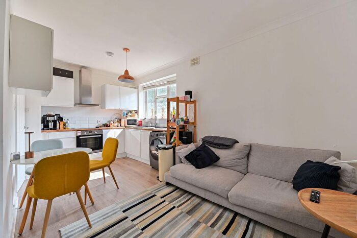 3 Bedroom Flat For Sale In Norman House, Vauxhall, London, SW8