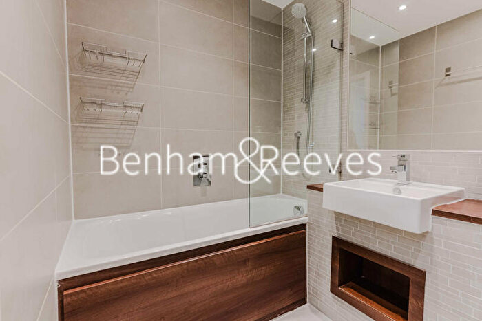 1 Bedroom Apartment To Rent In Ceram Court, Seven Sea Gardens, E3