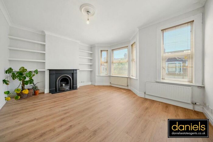2 Bedroom Flat To Rent In Ashburnham Road, Kensal Rise, London, NW10