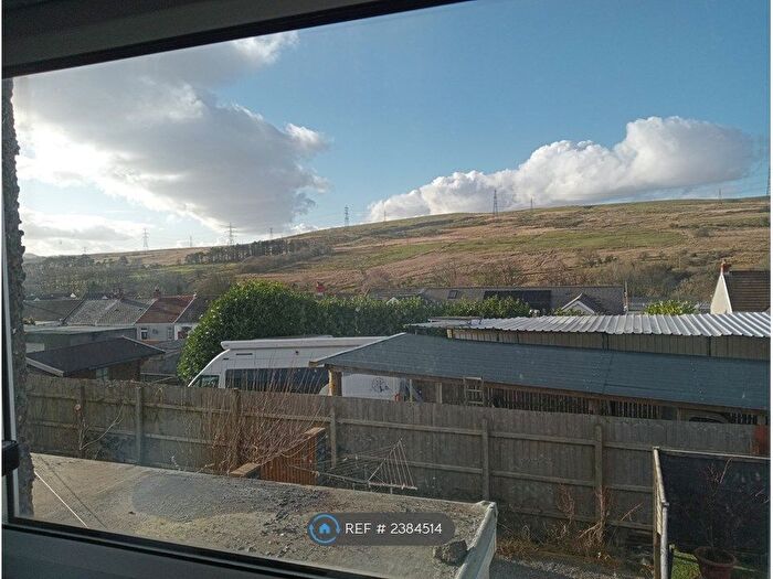 3 Bedroom Flat To Rent In Martyns Avenue, Seven Sisters Wales, SA10