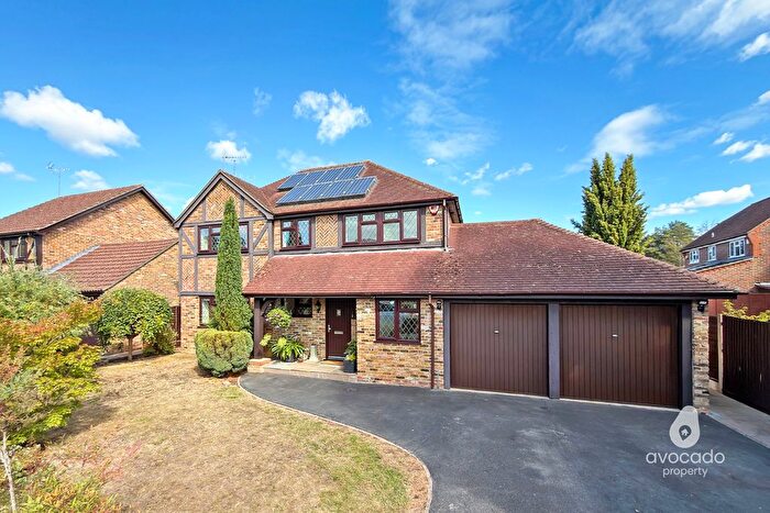 4 Bedroom Detached House For Sale In Epping Way, The Warren, Bracknell, RG12
