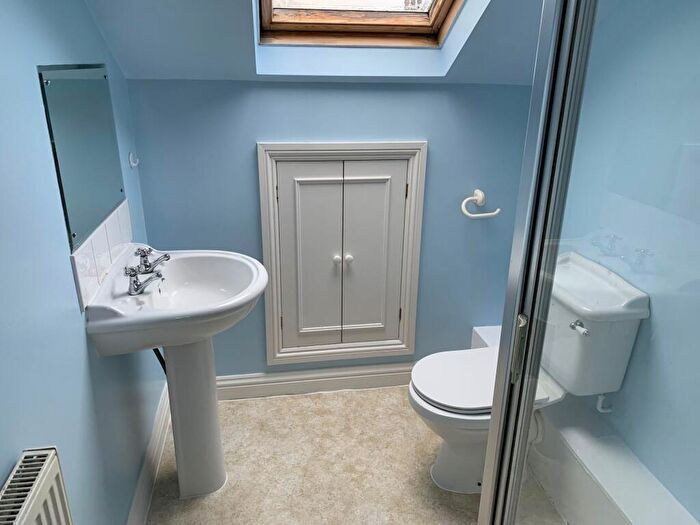 1 Bedroom Flat To Rent In Balmoral Place, Halifax, HX1