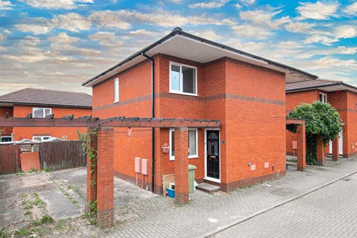 2 Bedroom Semi-Detached House To Rent In Tamarisk Court, Walnut Tre, MK7