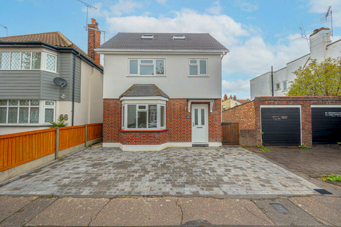 5 Bedroom Detached House To Rent In St. Johns Road, Westcliff-on-sea, SS0