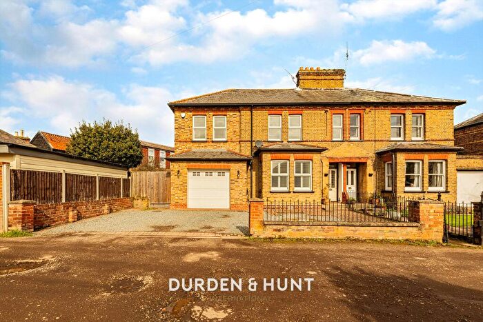 4 Bedroom Semi Detached House For Sale In Bushey Lea, Ongar, CM5