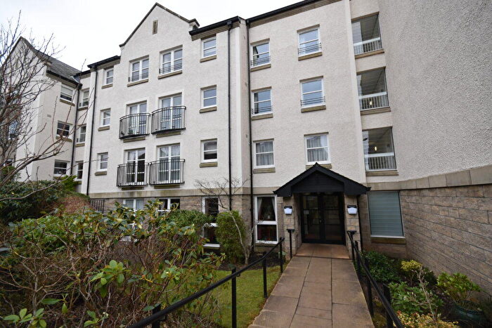2 Bedroom Flat For Sale In Wallace Court, Lanark, ML11