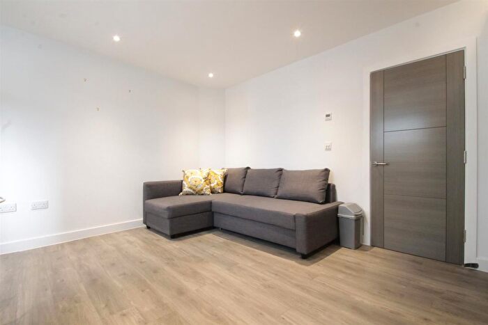 1 Bedroom Flat To Rent In Chartwell Lodge, Dollis Mews, N3