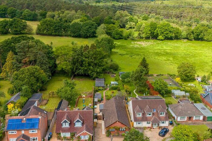 4 Bedroom Detached House For Sale In School Road, Nomansland, Salisbury, SP5