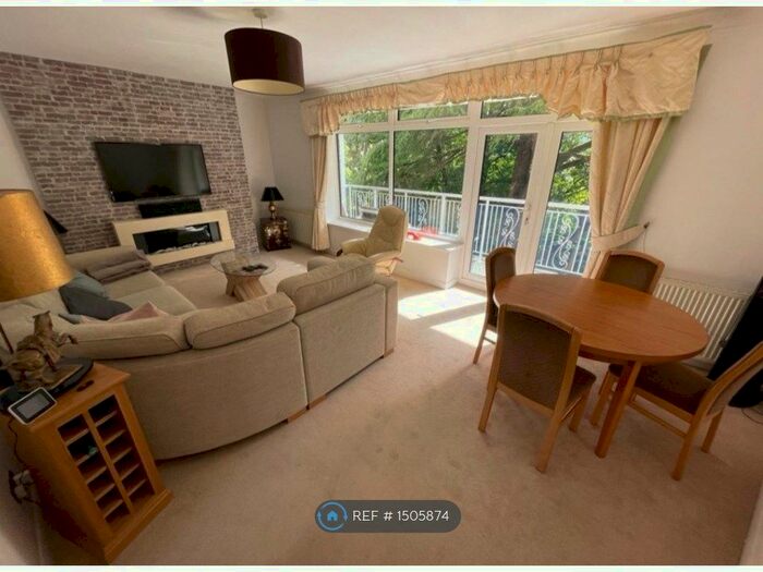 3 Bedroom Flat To Rent In The Avenue, Poole, BH13