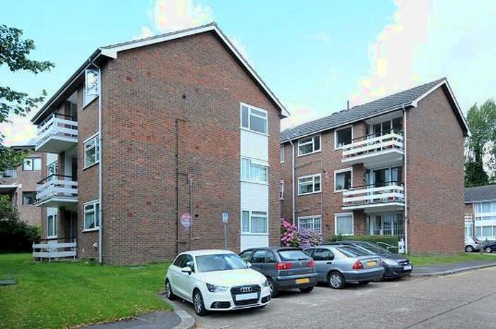 2 Bedroom Apartment To Rent In White House Drive, Stanmore, HA7
