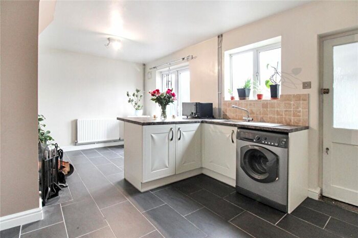 3 Bedroom Terraced House For Sale In Charlton Close, Penhill, Swindon, SN2