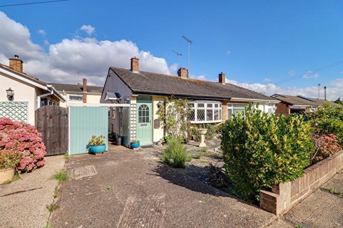 2 Bedroom Semi-Detached Bungalow For Sale In Broomfield, Thundersley, SS7