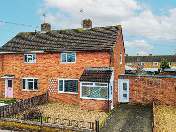 3 Bedroom Semi Detached House For Sale In Cheddon Road, Taunton, Somerset, TA2