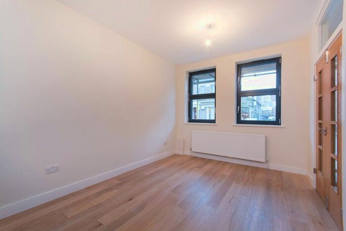 2 Bedroom Property To Rent In Wandsworth Road, Wandsworth, London, SW8