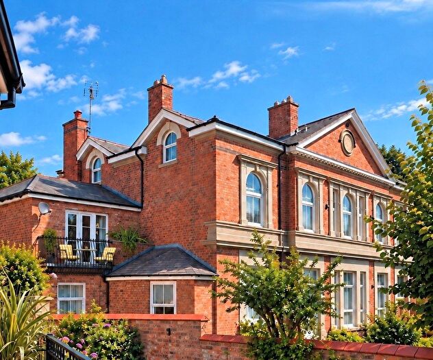 3 Bedroom Flat For Sale In Hough Green, Chester, Cheshire West And Ches, CH4