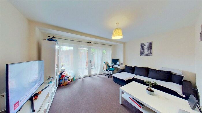 4 Bedroom Semi-Detached House To Rent In Jade Close, London, E16